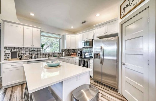 Point Venture House | Point Venture Home: Hot Tub, Beach & Marina