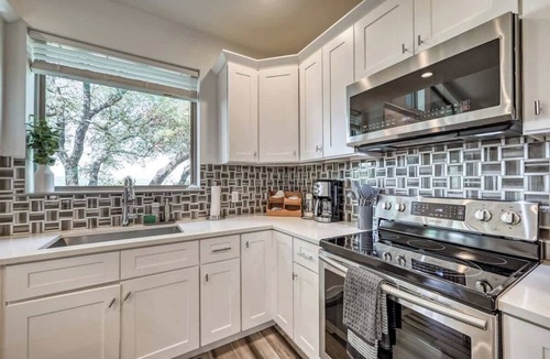Point Venture House | Point Venture Home: Hot Tub, Beach & Marina
