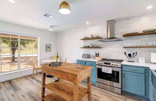 Dripping Springs House | Pool, Hot Tub, Putting Green | 8 Acre Fall Retreat