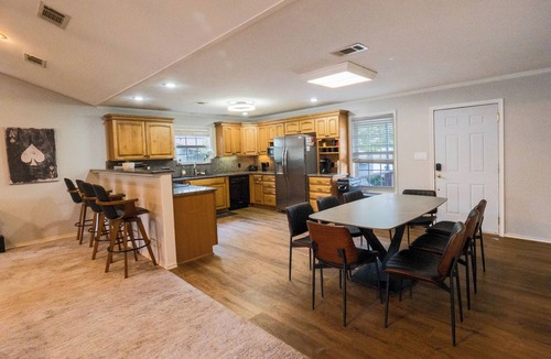 Oakhurst House | Pool, Spa, Bar + Game Room - Huntsville Lake House