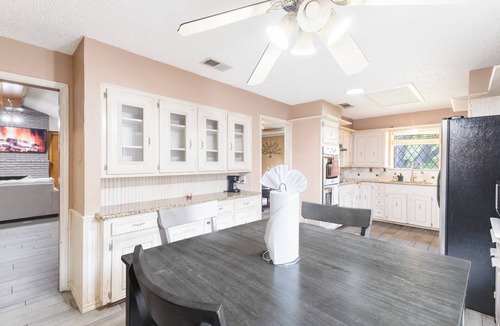 Richardson House | Poolside Paradise Near Dallas - 7 Beds + Game Room + Tall Privacy Fence