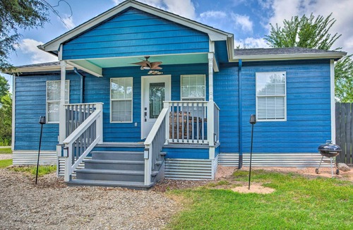 Pottsboro House | Pottsboro Home w/Fire Pit < 1 Mi to Lake Texoma!