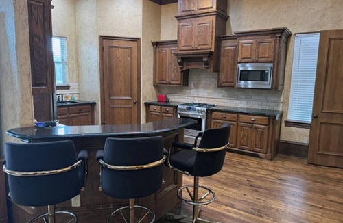 Van Zandt County House | Premier country house with top amenities in Ben Wheeler near Canton Trade Days