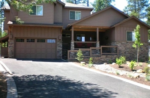 Deer Park House | Premier Luxury Home with 6 BR/7 BA, Hot Tub, Game Room, SHARC passes, A/C