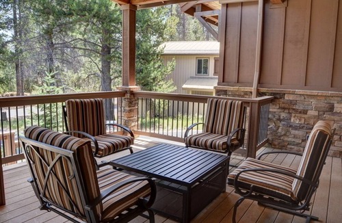 Deer Park House | Premier Luxury Home with 6 BR/7 BA, Hot Tub, Game Room, SHARC passes, A/C