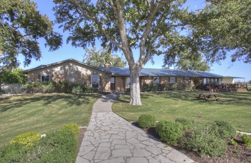 Granbury House | Private 1,600-Acre Texas Ranch Retreat/Lodge + Bunkhouse/Sleeps 18