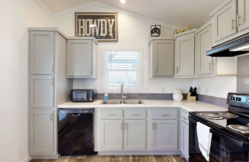 Somerville Cabin | Private 1BR Farmhouse