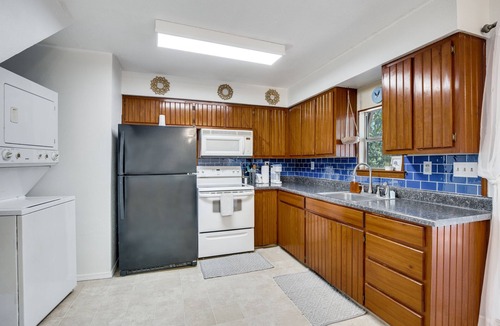 Granbury Cottage | Private A-Frame w/Kayaks on Canal newly renovated