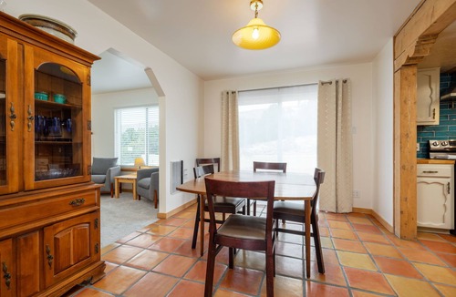 Vista Encantada House | Private and spacious home near the Plaza with mountain views!