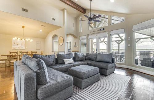 April Sound House | Private Boat Dock & Slip: Luxe Lake Conroe Gem!