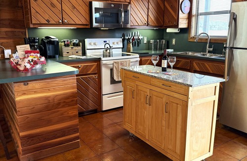 Pipe Creek Cabin | Private, cabin with endless Hill Country views. Horse & dog friendly!