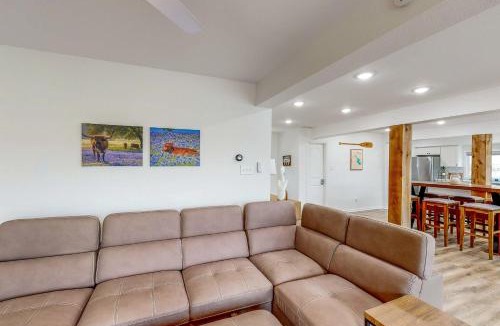 Pointblank House | Private Dock! Dog-Friendly Lake Livingston Retreat