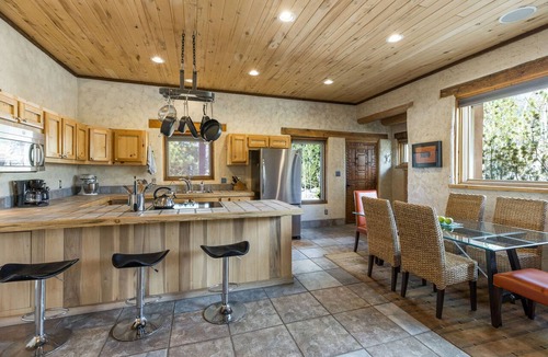 Arroyo Seco House | Private El Salto Retreat - Fireplaces, Views