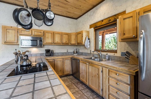 Arroyo Seco House | Private El Salto Retreat - Fireplaces, Views