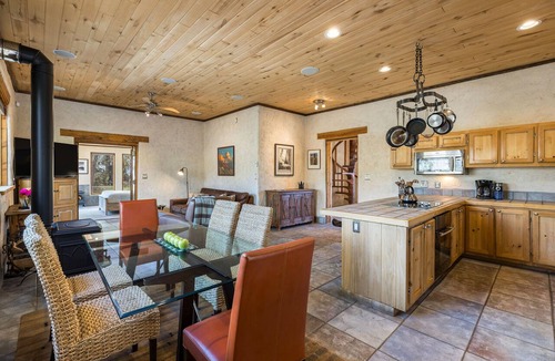 Arroyo Seco House | Private El Salto Retreat - Fireplaces, Views