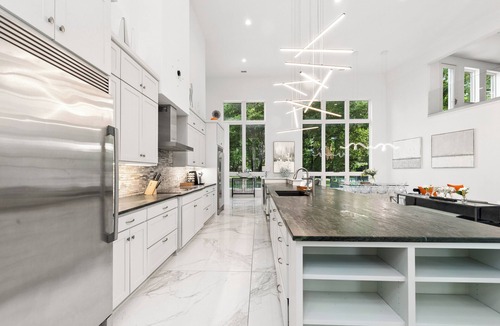 Parker House | Private Events! 2-Acre Luxury Estate, Pool, Volleyball Court & Nature Retreat