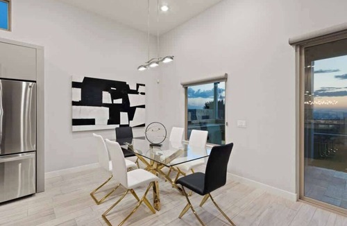 El Paso House | Private Franklin Hills Retreat With A Pool & Views