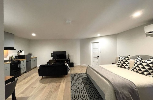 Spicewood At Bullcreek House | Private King Studio | Near Domain & Apple