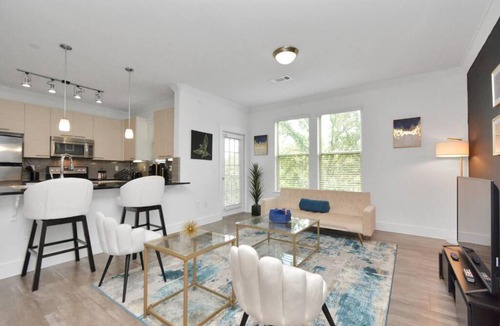 Conroe Apartment | Private Luxury Mid-Rise near The Woodlands, Perfect for Long & Short term stay