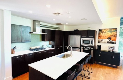Austin House | Private luxury — Minutes from City Center & airport