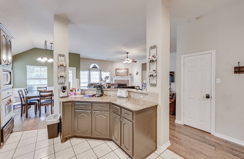 South Arlington House | PRIVATE POOL w/Full Amenities in Mansfield & near Joe Pool LK