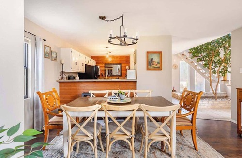 Cedar Creek House | Private Retreat w/Animals. Outdoor Fire pit/BBQ