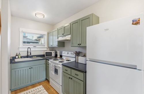 West University Apartment | Private Studio Casita w/Fenced Patio – Walk to 4th Ave & Streetcar