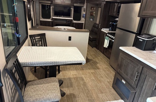 Malakoff House | Quaint 1-bedroom recreational vehicle pet friendly w/swim spa & AC in Malakoff