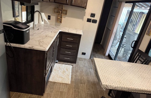 Malakoff House | Quaint 1-bedroom recreational vehicle pet friendly w/swim spa & AC in Malakoff