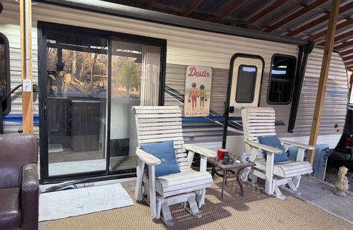 Malakoff House | Quaint 1-bedroom recreational vehicle pet friendly w/swim spa & AC in Malakoff