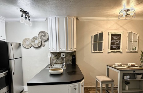 Greenway Plaza-Upper Kirby Apartment | Quaint Boho