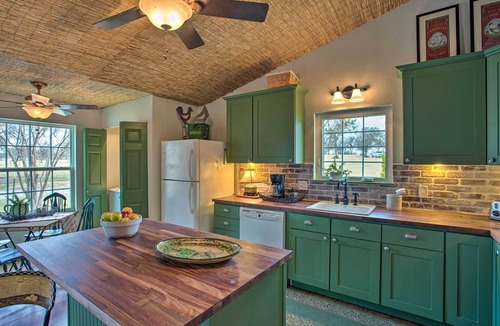 Dennis Cottage | Quaint Countryside Casita: 45 Mi to Ft. Worth