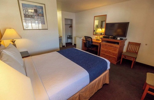 Pendleton Apartment | Queen Bed Accessible Non-Smoking