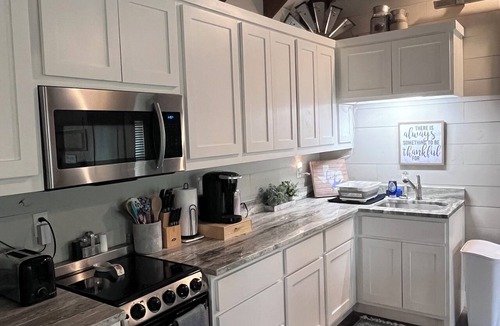 Somerville Cottage | Quiet 1-bedroom cottage in Somerville, Tx