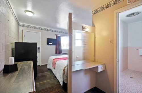 Alpine Hotel | Quiet 2-Room Stay Near Davis Mountains + Alpine-Casparis Municipal Airport