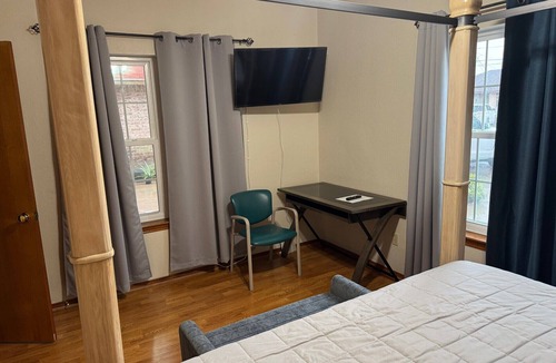 Palmview Bed & Breakfast | Quiet and comfortable Two Bedrooms, one Bathroom up to group of Four.
