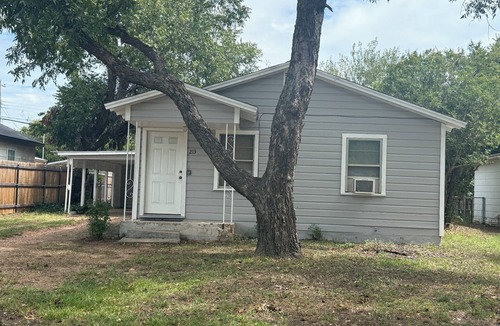 Clyde House | Quiet and comfy 2-bedroom Home with Adjustable split king beds!