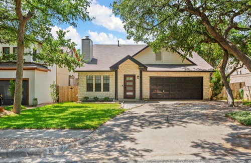 Cat Hollow House | Quiet Hideaway w/Pool, 20min to Austin TX