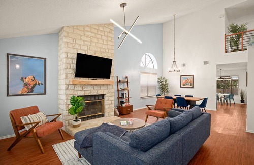 Cat Hollow House | Quiet Hideaway w/Pool, 20min to Austin TX