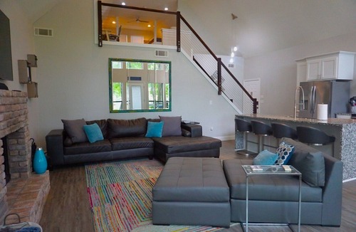 Leisure Land House | Quiet lakefront cottage a perfect oasis for relaxing with family and friends