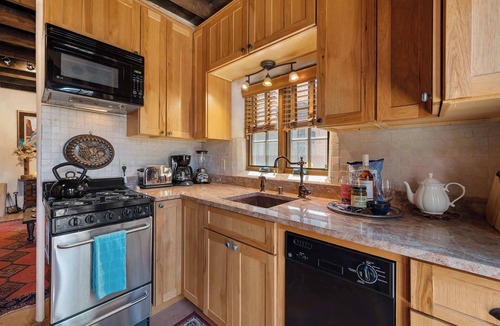 Downtown Santa Fe House | Railyard Adobe, Walk to the Plaza