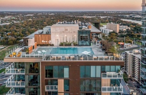Rainey Street Historic District Condo | Rainey Street condo w/city-view balcony, rooftop pool & gym - Dogs OK