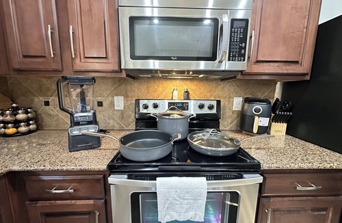 South Arlington House | Rally & Rest — Heated Massage Chairs, Pool Table, 4 miles to AT&T Stadium
