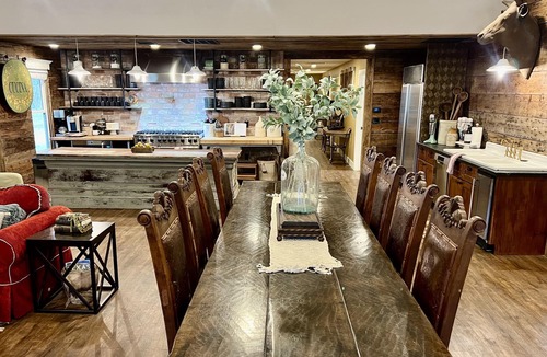 Brandon House | Ranch House Farm Stay w/Fishing/RecCourt/Pools/Kayaks/FarmAnimals