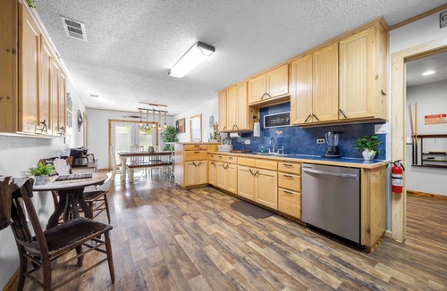 Bandera House | Randy's Place - Beautiful 4br W/Private Hot tub!