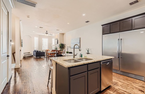 Oak Lawn House | Rawlins 405 Home: 3 Bedroom Retreat Near Dallas TX