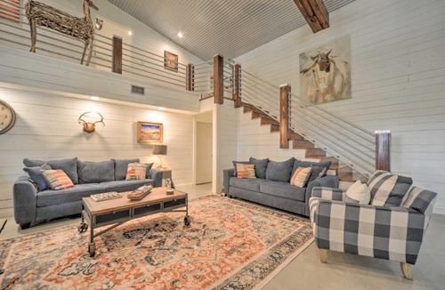 Kendalia House | Rebel Reindeer Ranch Retreat Outdoor Oasis