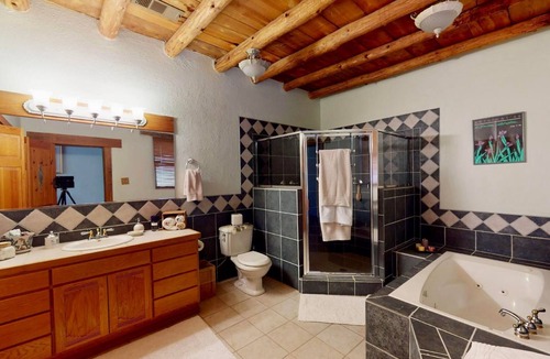 Corrales Bed & Breakfast | Red Mountain Manor Vineyard and Guesthouse