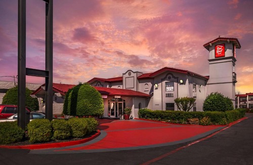 Park Central Hotel | Red Roof Inn North Dallas - Park Central