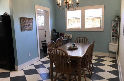 Canyon House | Reduced Prices BEST Local in Canyon! Historic Square, WT, PaloDuro Canyon, TEXAS